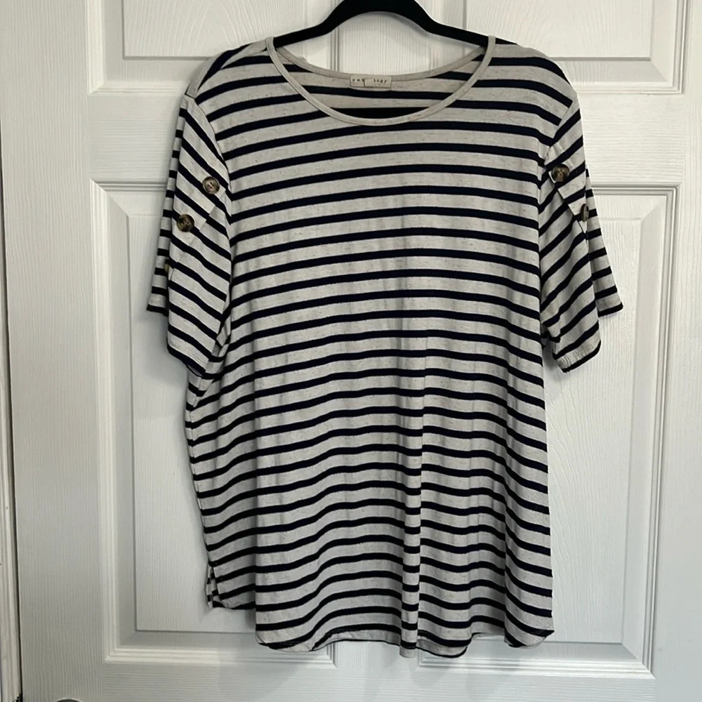 Retrology women’s top 2x. Beige with blue stripes. Preloved.